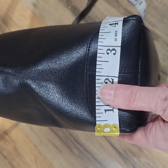 ANDREA VICCARO Black Vegan Leather (?) Thread Detail Top Zip Shoulder Bag - Picture 10 of 12